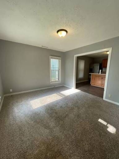 Main picture of 717 East St