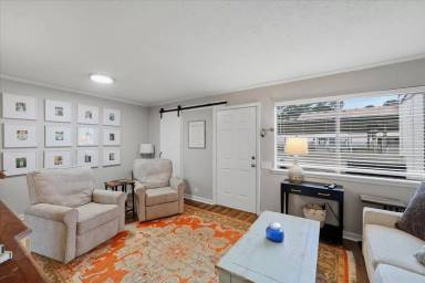 Main picture of 187 Lakebend Cir
