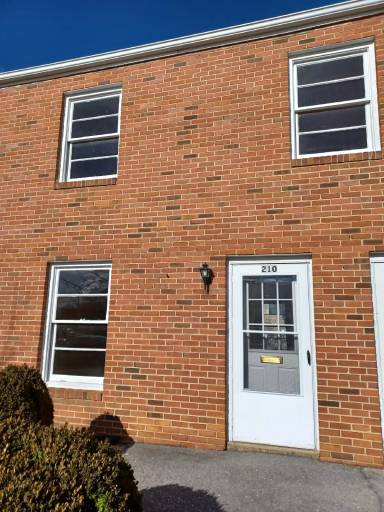 Main picture of 206 E Whitlock Ave