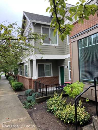 Main picture of 1497 NE Market Dr