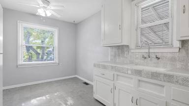 Main picture of 950 Detroit Ave