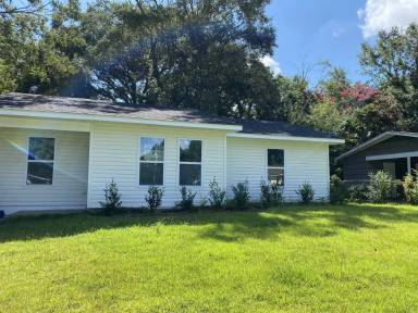 Main picture of 615 Wesley Ln E