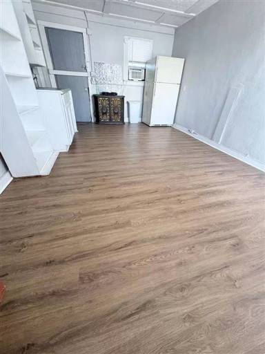 Main picture of 2921 S Port Ave