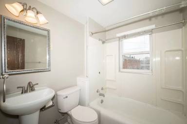 Main picture of 2100 Rhomberg Ave