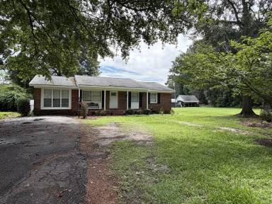Main picture of 3710 Robinson St