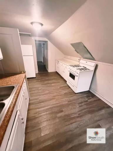 Main picture of 861 Washington Ave