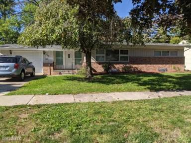 Main picture of 2467 N Mason St