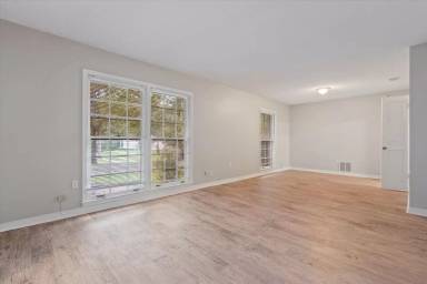 Main picture of 2951 Yorkwood Rd E