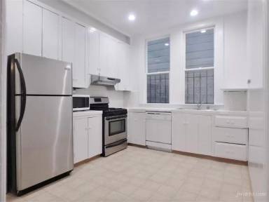 Main picture of 1495 Oak St