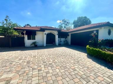 Main picture of 712 W 8th St