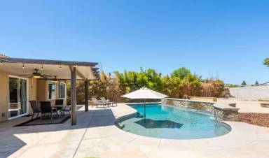 Main picture of 10910 Mayacamas Dr