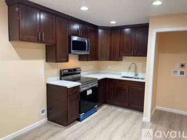Main picture of 2233 Poplar Dr