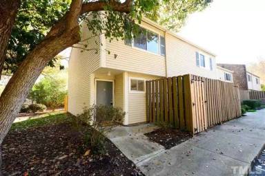 Main picture of Village Green Condos