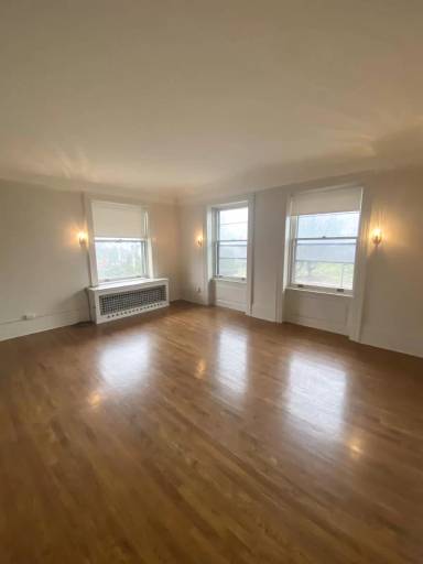 Main picture of 241 Clinton St