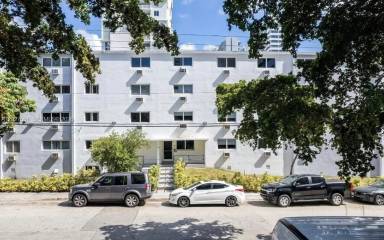 Main picture of 143 SW 9th St