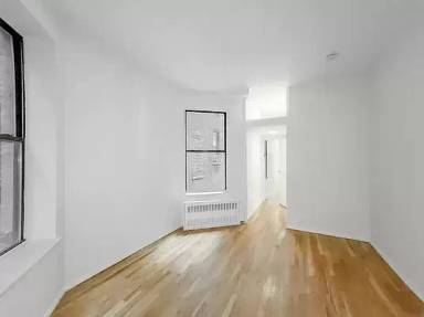 Main picture of 208 W 82nd St