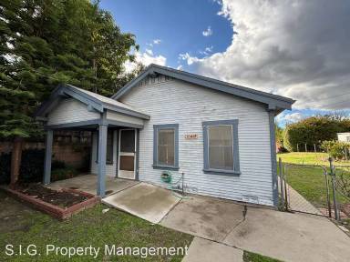 Main picture of 10415 Whitegate Ave