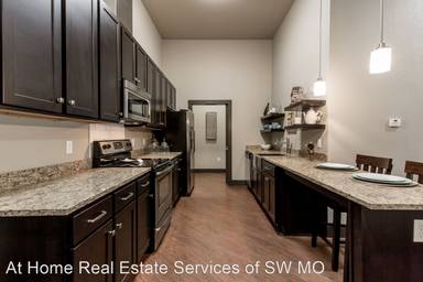 Main picture of 535 W Walnut St