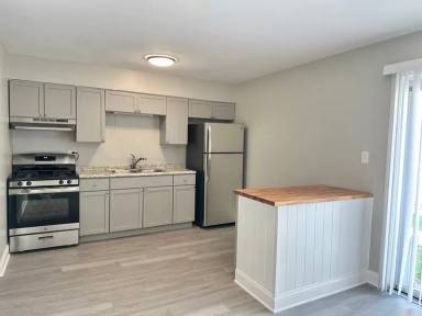 Main picture of 1719 E Roosevelt Rd