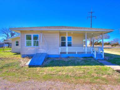 Main picture of 37005 Lake Rd