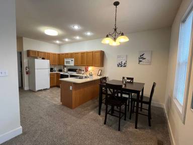 Main picture of 421 W 6th St