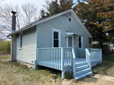 Main picture of 123 Walnut Ave