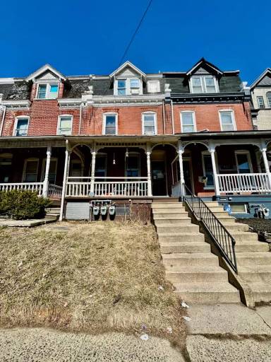 Main picture of 945 W Gordon St