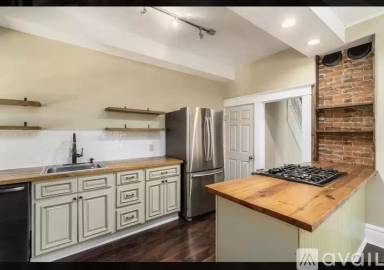 Main picture of 100 E Tompkins St