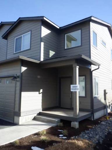 Main picture of 920 NE Paula Dr