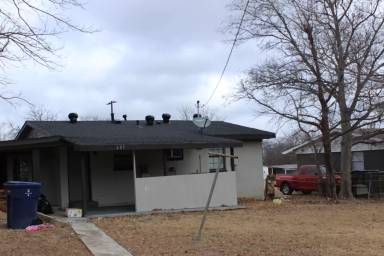 Main picture of 605 E Miller Rd