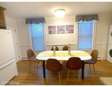 Main picture of 10 Riverdale St