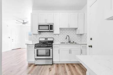 Main picture of 1843 S La Brea Ave