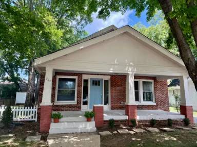 Main picture of 207 E Burton St