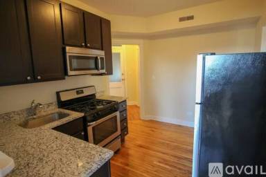 Main picture of 5032 N Western Ave