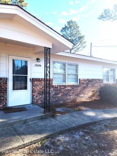 Main picture of 2024 N Kerr Ave