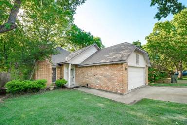 Main picture of 6108 Paradise Dr