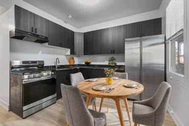 Main picture of 7058 S Throop St