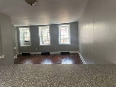 Main picture of 308 Delancey St