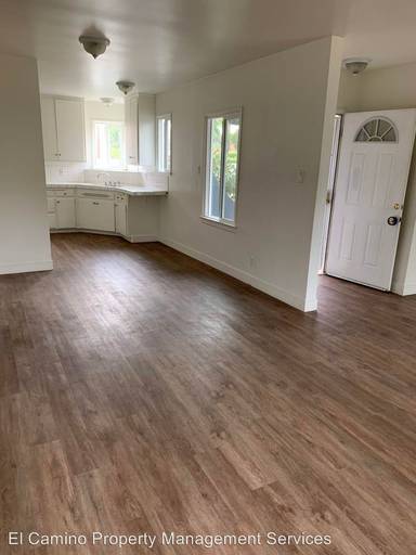 Main picture of 325 W Spruce Ave