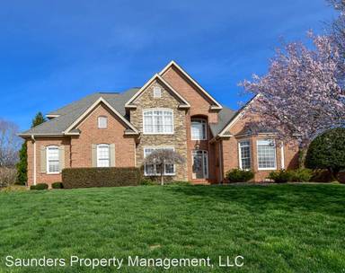 Main picture of 100 Saddlegate Ct