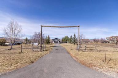 Main picture of 7665 Whileaway Rd W