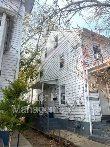 Main picture of 144 Walnut St