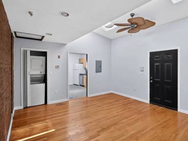 Main picture of 831 Chapel St