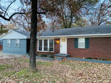 Main picture of 3605 S 31st St