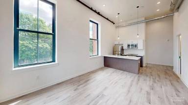 Main picture of 70 Roseville Ave