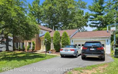 Main picture of 10145 Colebrook Ave