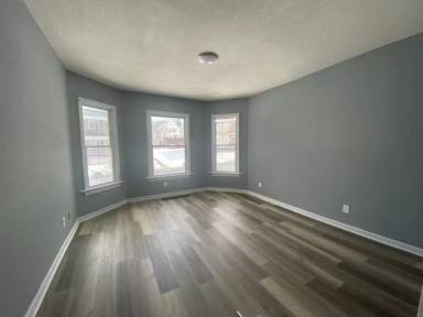 Main picture of 1670 West St