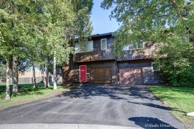 Main picture of 9456 Canton Loop
