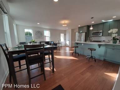 Main picture of 215 W Spencer St