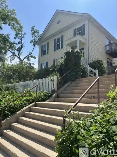 Main picture of 219 S 4th St